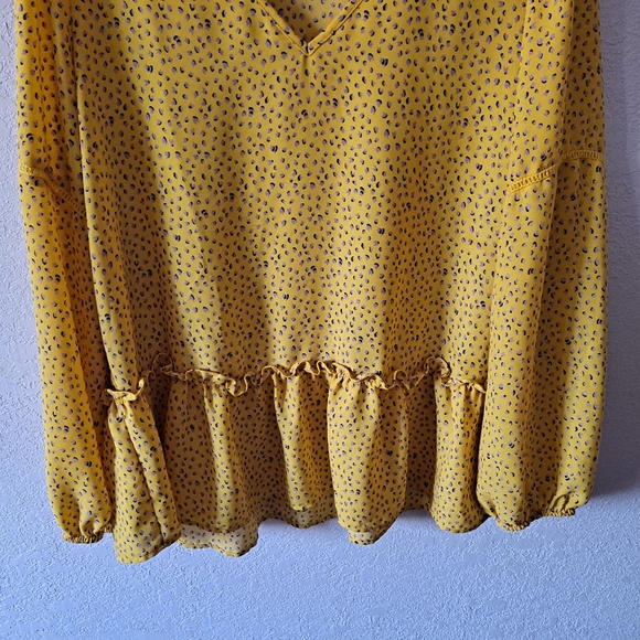 Pleione Yellow V Neck Peplum Blouse - Picture 3 of 7